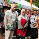 Perak Sultan makes visit to Ramadan bazaar