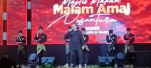Perak Sultan at fundraising dinner/concert
